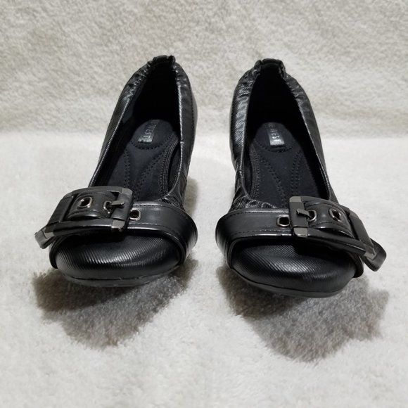 Nine West black low heels with buckle - Picture 6 of 8